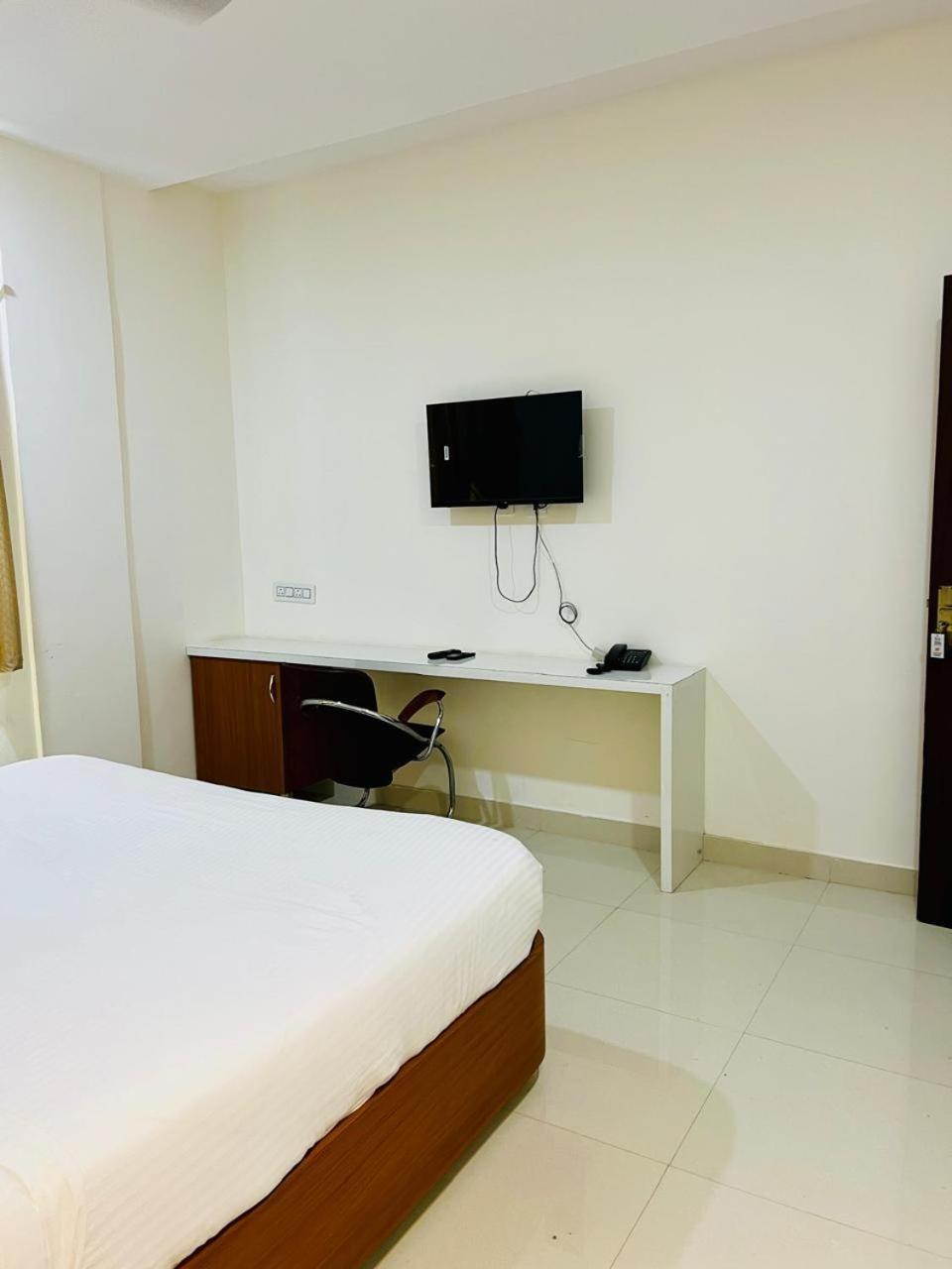 Sunshine Residency Hotel Mancherāl Exterior foto